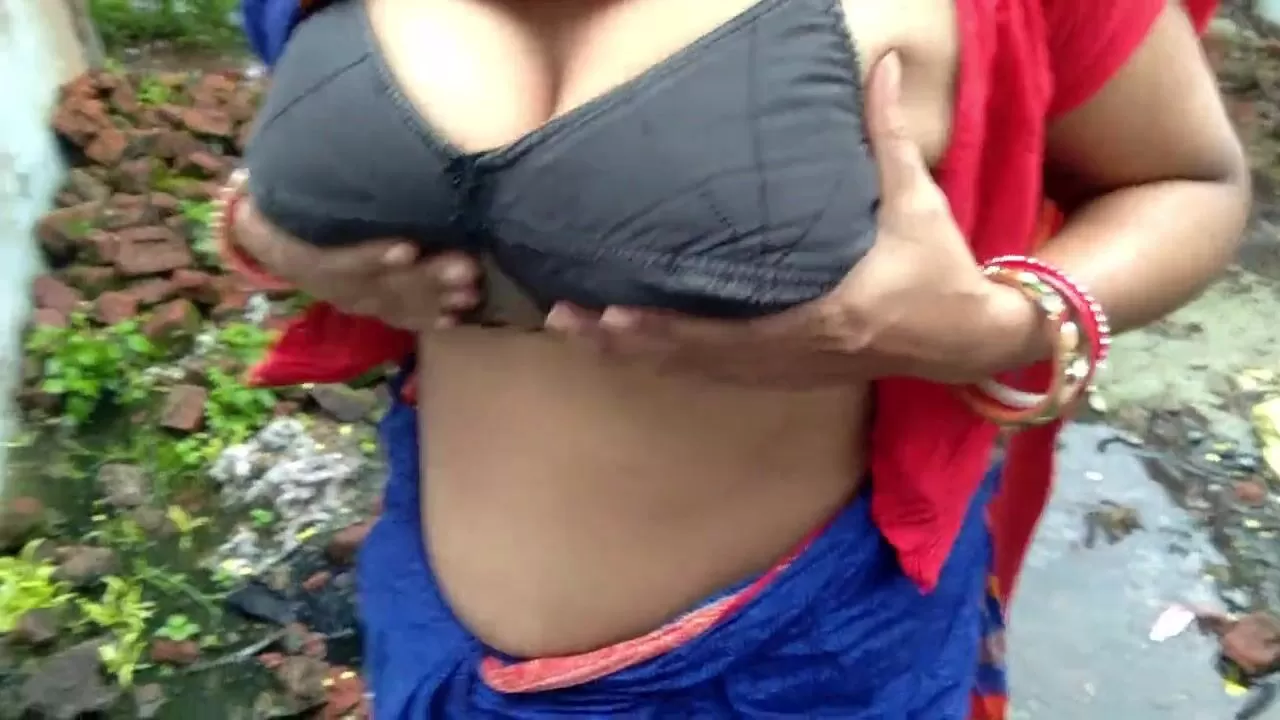 Dase Auntey Mom Big Bom Www Xxx Com - Desi Indian Bhabhi Public Outdoor Big Boobs Show Compilation watch online