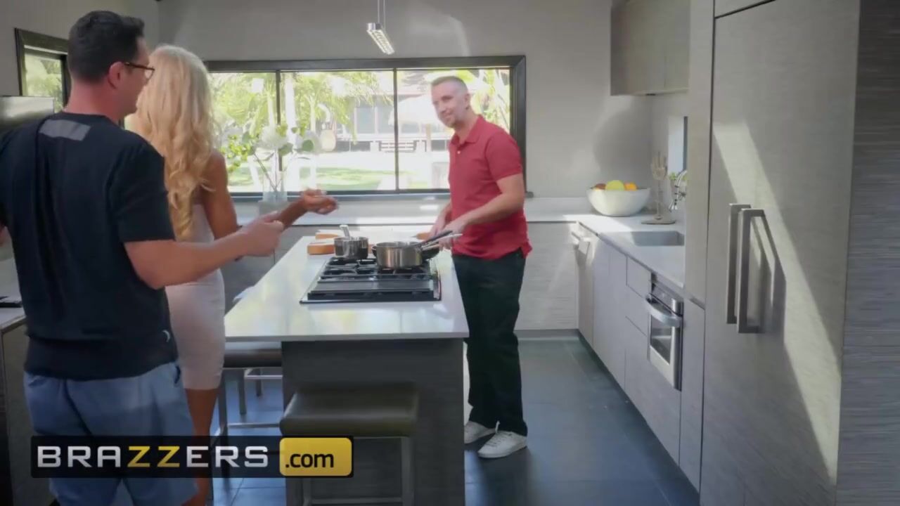 Brazzers - Courtney Taylor, femme de ménage, encule son mari regarder en  ligne