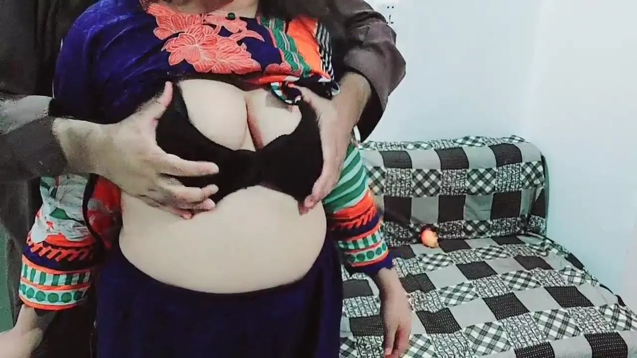 Mom Sleeping Son Father Hard Fucking Video Hindi Audio - Pakistani Mom Fucked By Step Father,s Friend At Home With Clear Hindi Audio  watch online