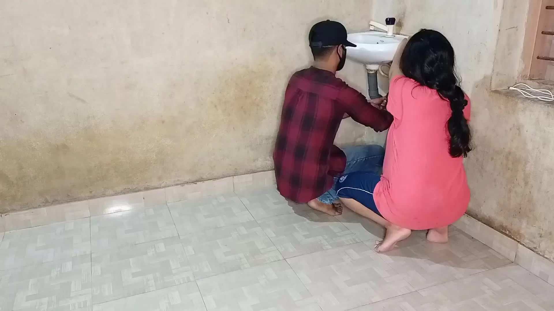 Plumber Sex Movie Hd - Sister-in-law quenched the thirst of her pussy with a inexperienced plumber!  XXX Plumber Sex in Hindi voice watch online