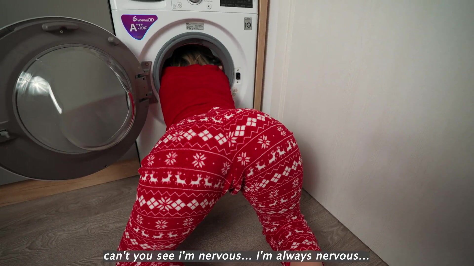 Порно видео: мама застряла в стиральной машинке порно