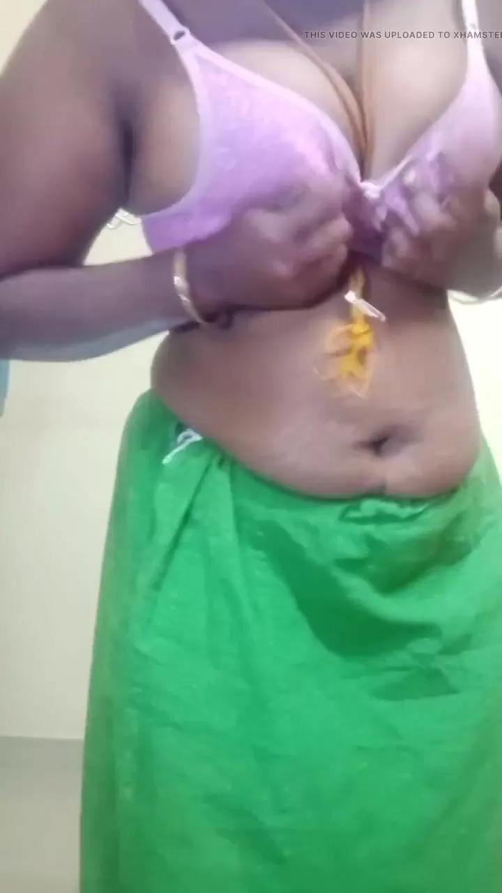sexy housewife in saree