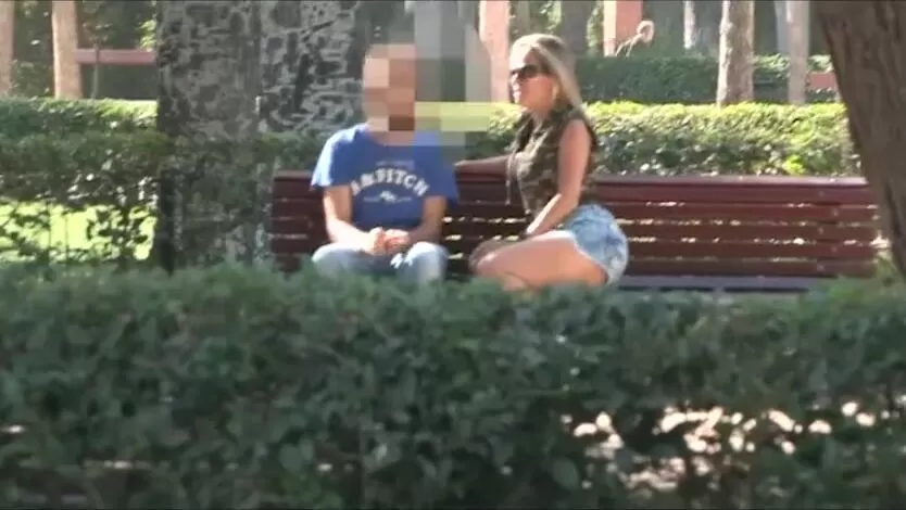 Девушка дрочит парню в парке видио. Смотреть девушка дрочит парню в парке видио онлайн