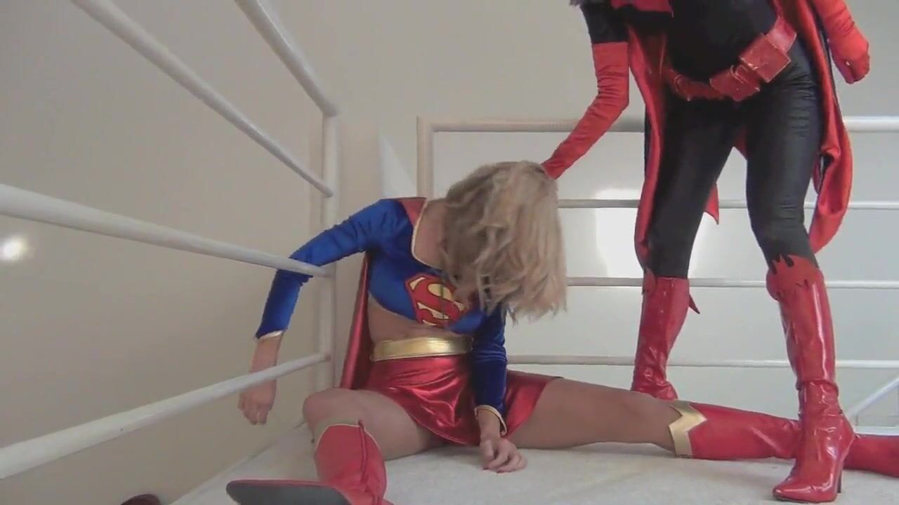 Batgirl And Supergirl Hot Porn - Batwoman...Bitch Slap Supergirl !!!! watch online