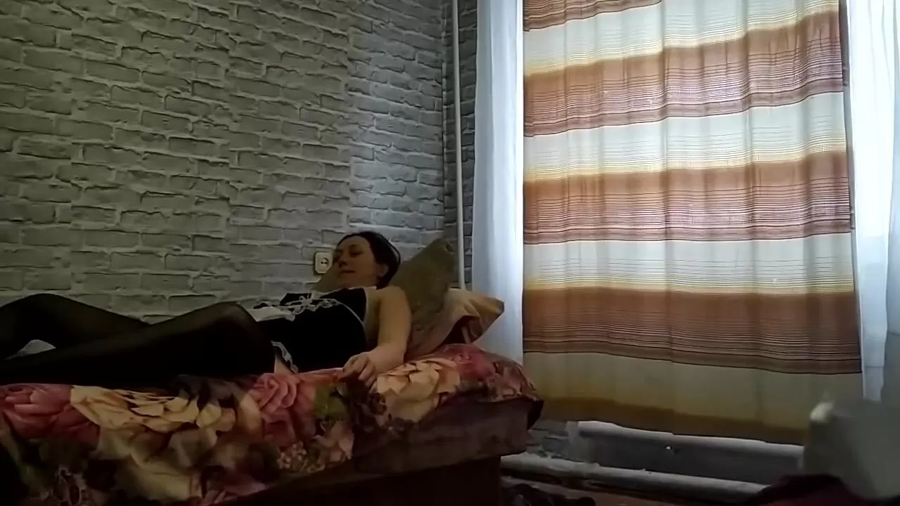 Moglie russa vestita da domestica guarda online Immagine foto